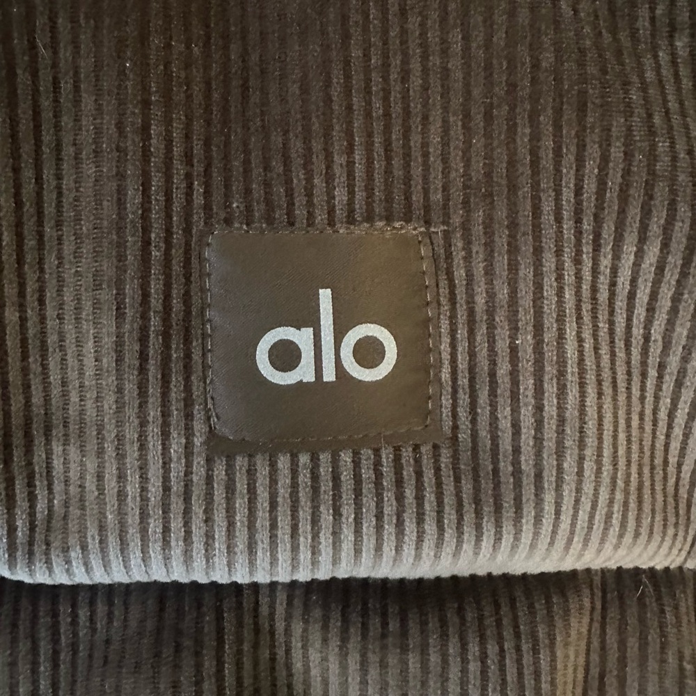 ALO Yoga Gold Rush Ribbed Velour Puffer Coat | Machiatto Brown - Picture 5 of 10